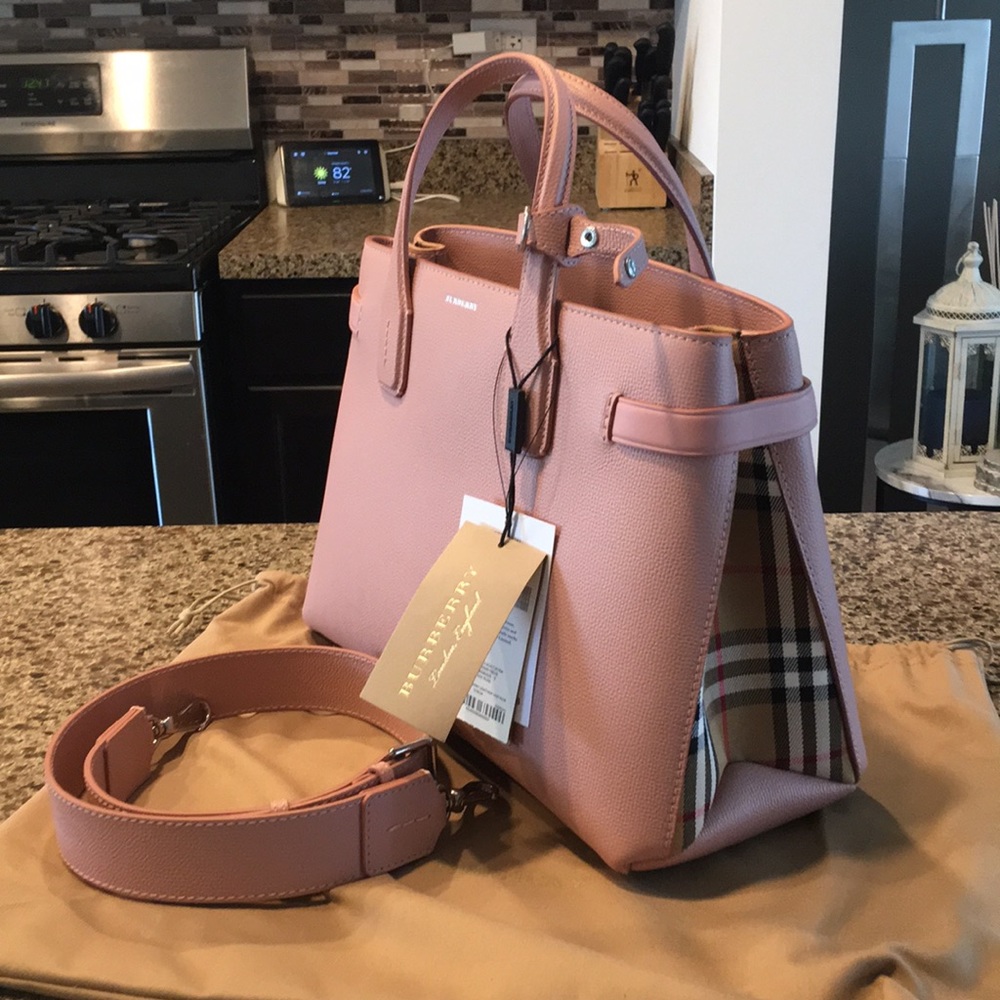 Sold NWT Burberry Medium Banner - Picture 1 of 8
